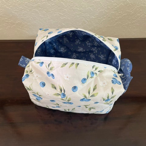 Makeup Bag/Essential Pouch-Blueberries
